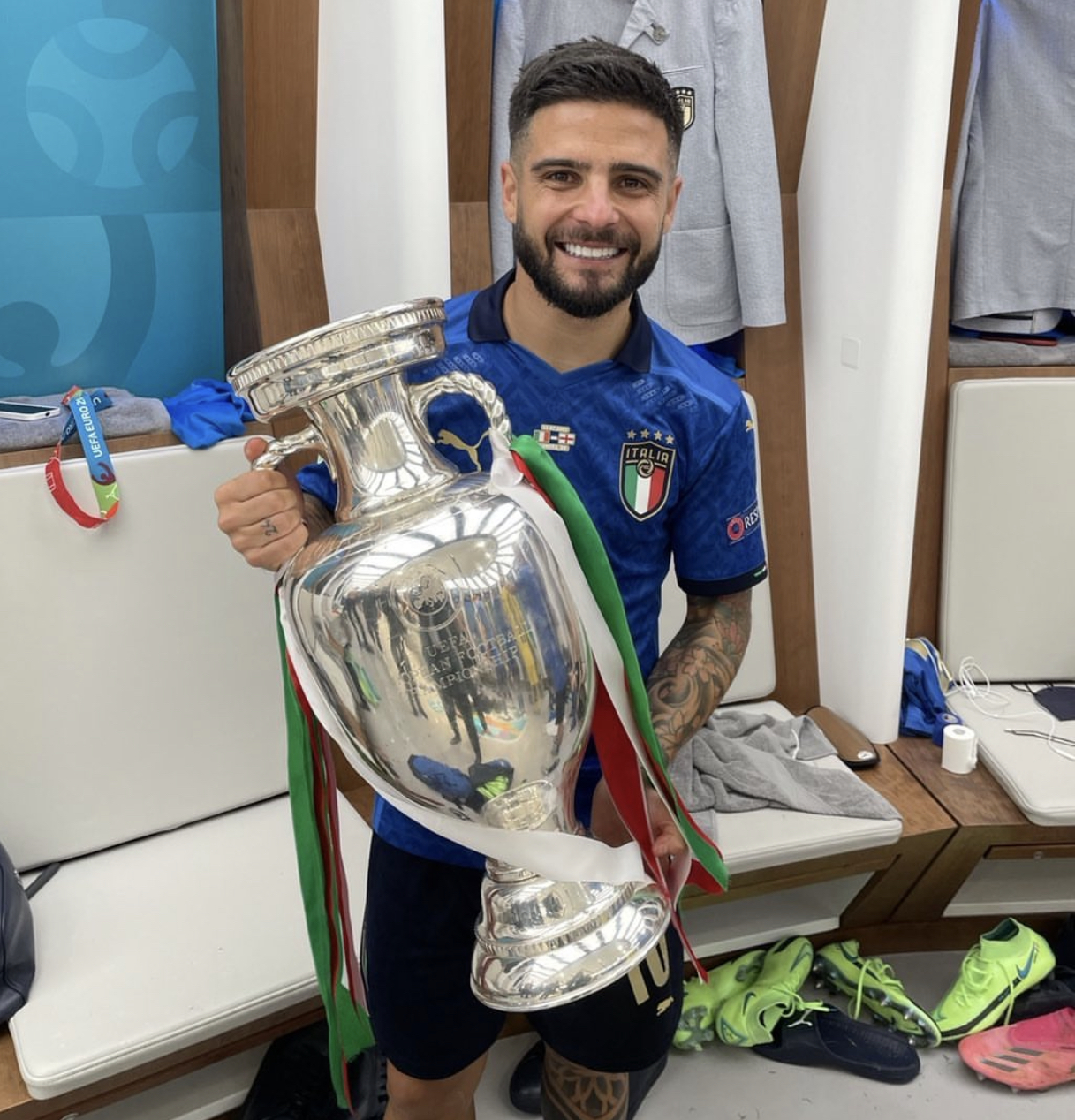 那不勒斯中场因西涅比赛中表现出色,助球队获胜的简单介绍