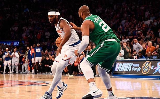 包含带球组织：尼克斯板凳助攻为关键的词条