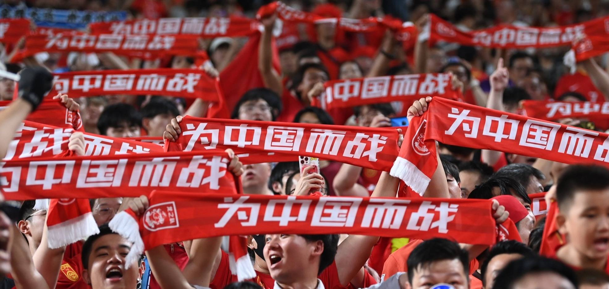 拼尽全力！球员拼尽全力，争取最后胜利