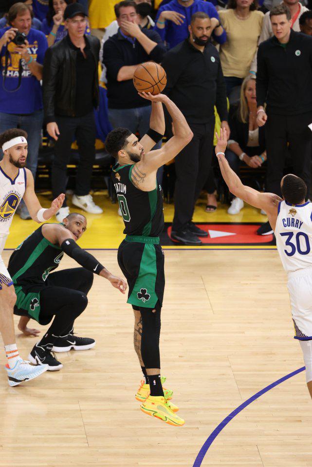 格林官方公布新规，塔图姆引发争议，猛龙球迷热议！