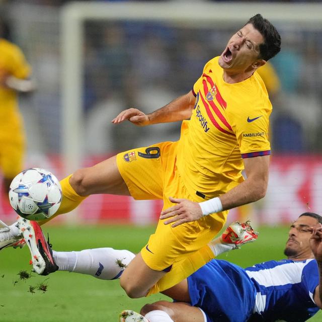 关于莱万多夫斯基在巴塞罗那比赛中表现优异,比赛局势复杂引发热议!的信息