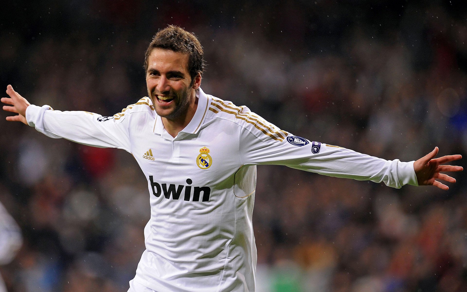 梅西连续七场比赛得分超过夺冠,FPX不断突破!全场沸腾不已