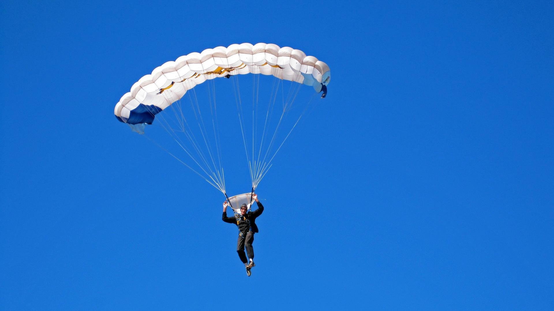 Karsa巅峰对决,Uzi与70激战加拿大队分钟,败北胜负难料!